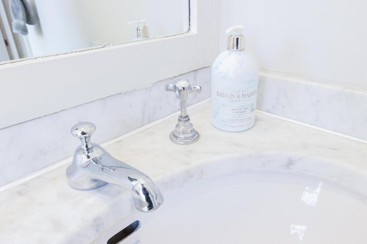 3 Bedroom Luxury In Eaton Square Londen