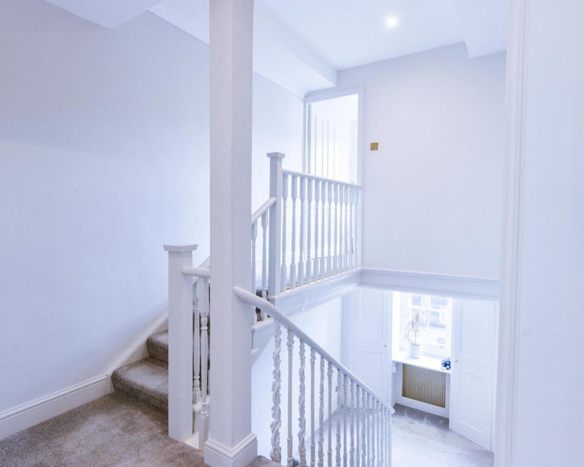 3 Bedroom Luxury In Eaton Square Appartement Londen