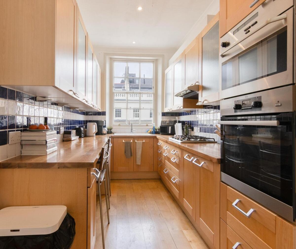3 Bedroom Luxury In Eaton Square Londen